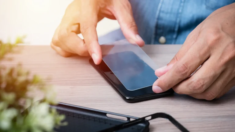 4 Reasons You Need A Screen Protector For Your Phone