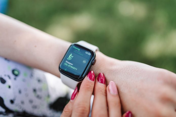 How Does a Pedometer Help People Reach Their Fitness Goals